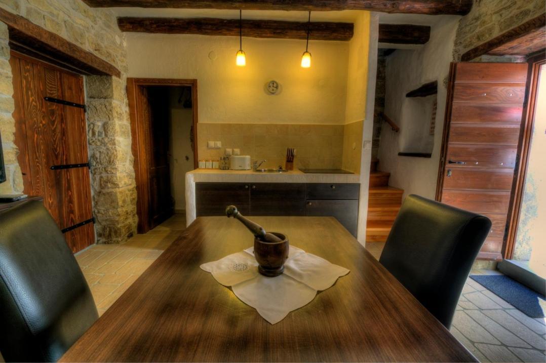 בוזט Traditional Stone House Kotli מראה חיצוני תמונה