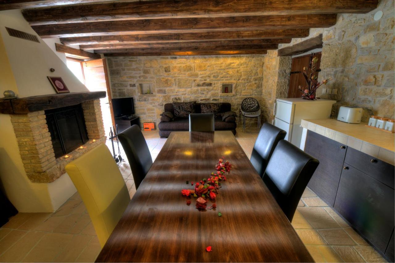 בוזט Traditional Stone House Kotli מראה חיצוני תמונה