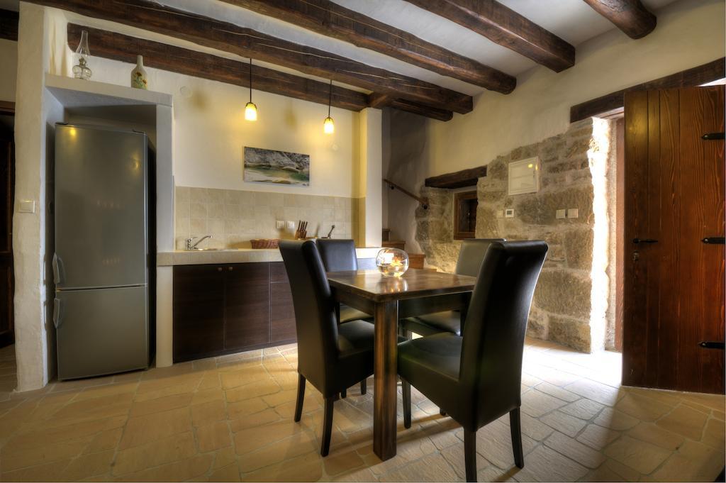 בוזט Traditional Stone House Kotli מראה חיצוני תמונה